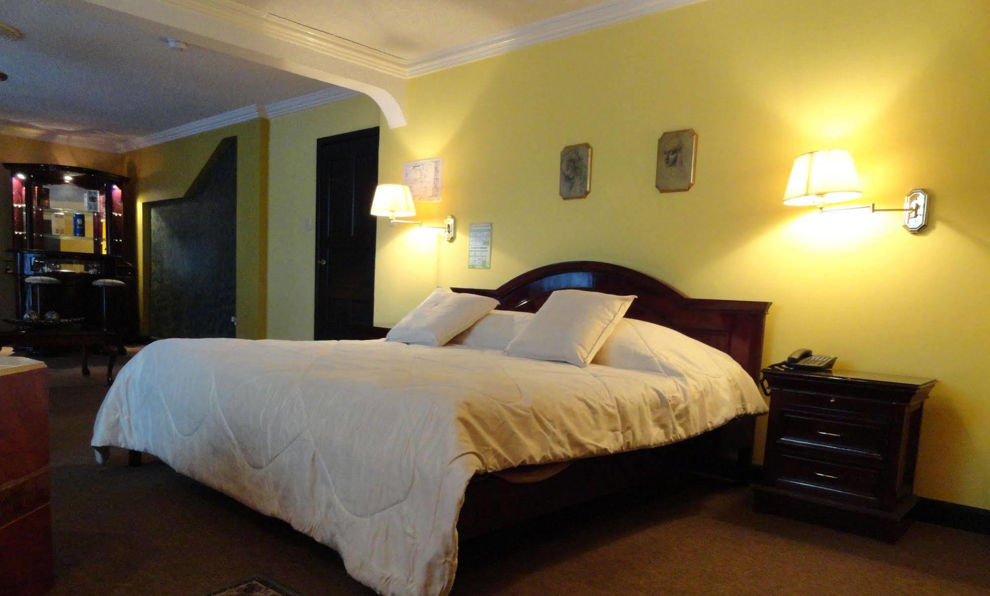 Hotel Suites Gonzalez Suarez Quito Buitenkant foto