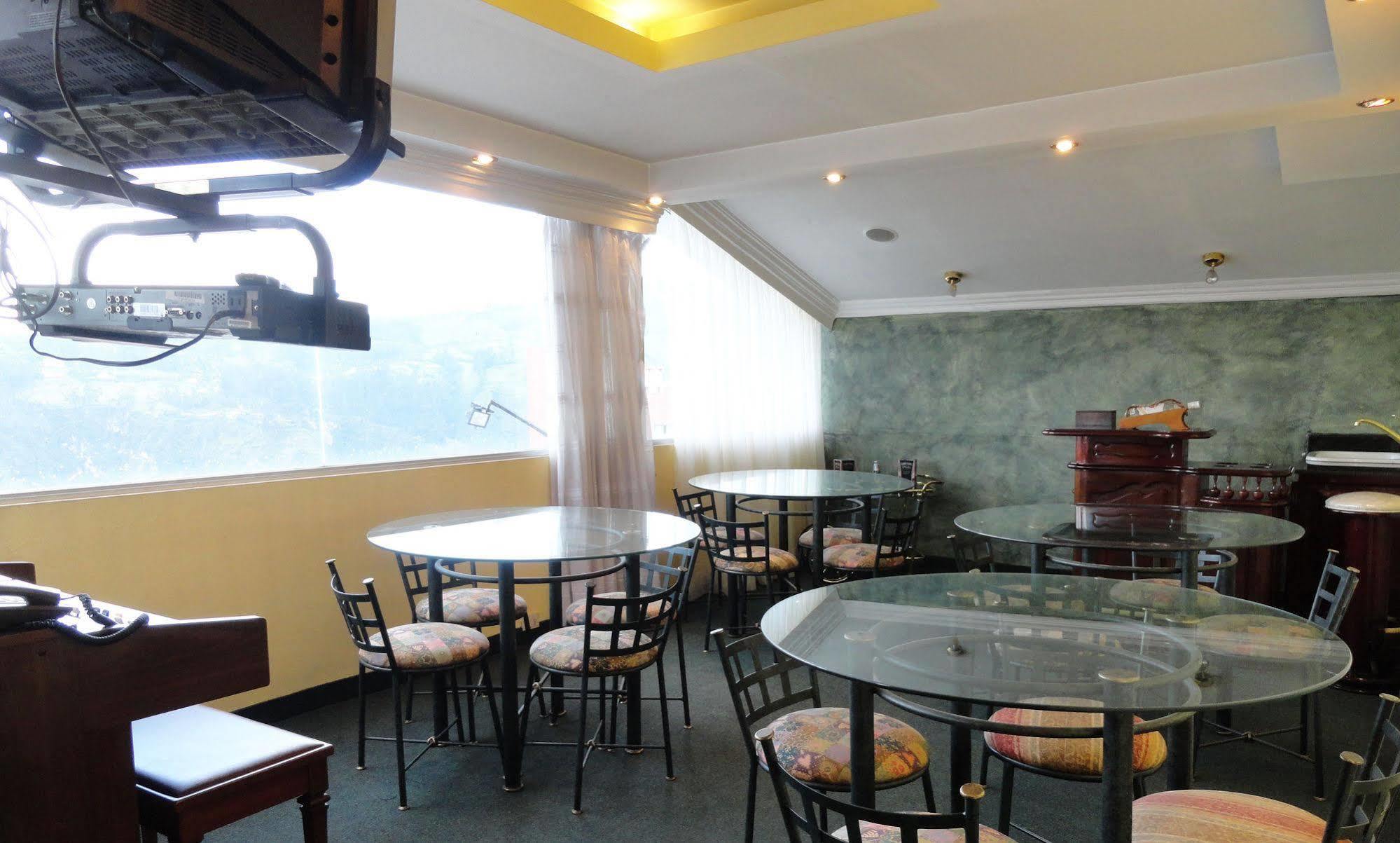 Hotel Suites Gonzalez Suarez Quito Buitenkant foto