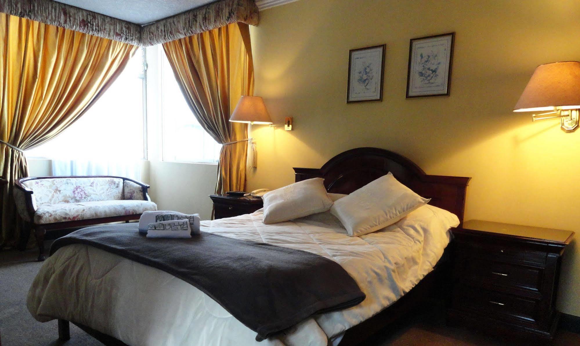 Hotel Suites Gonzalez Suarez Quito Buitenkant foto